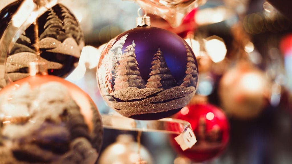 ball shaped christmas ornaments